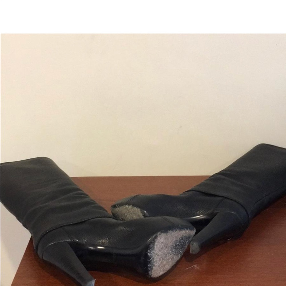 Authentic Louis Vuitton Queen Boots - Picture 5 of 8